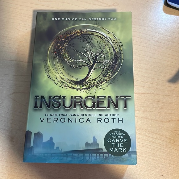 Veronica Roth - Insurgent - Picture 1 of 2